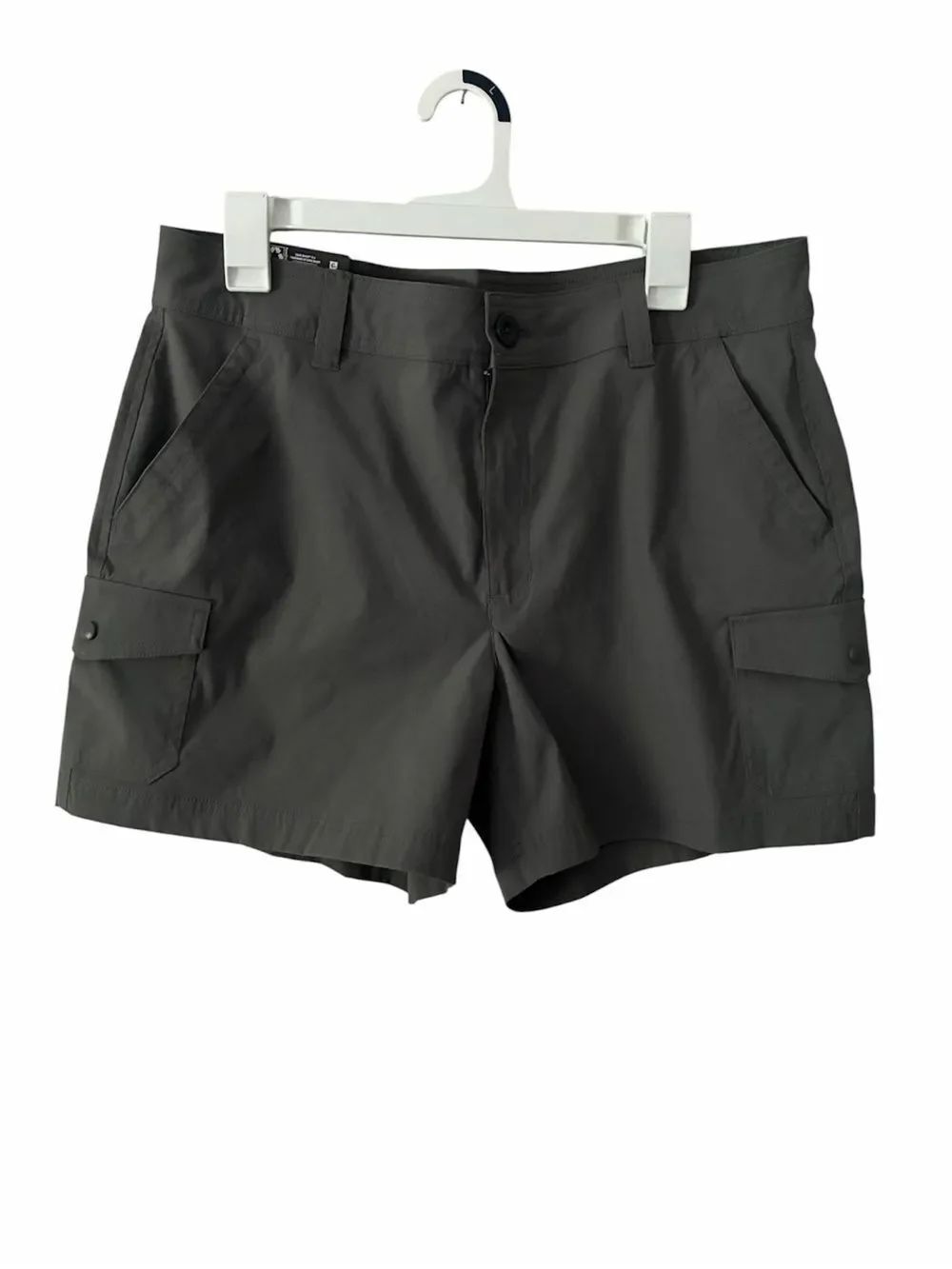 Eddie Bauer Gray Cargo Pocket Shorts – Size 14 – NWT